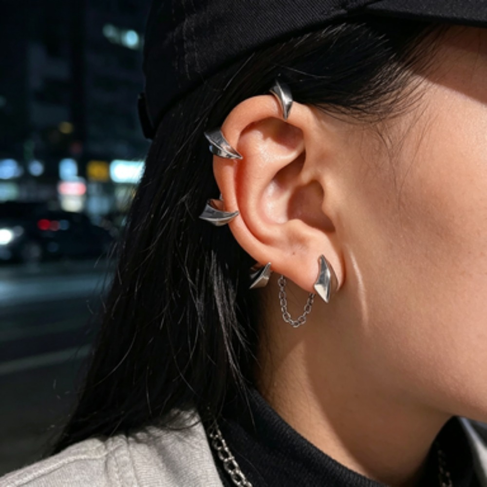 Dark Demon Sharp Teeth Ear Cli - огляд і ціна Street Fashion Earrings